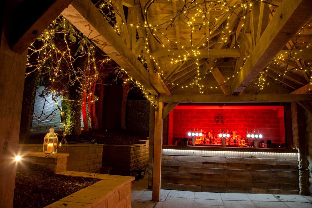 Outside Bar